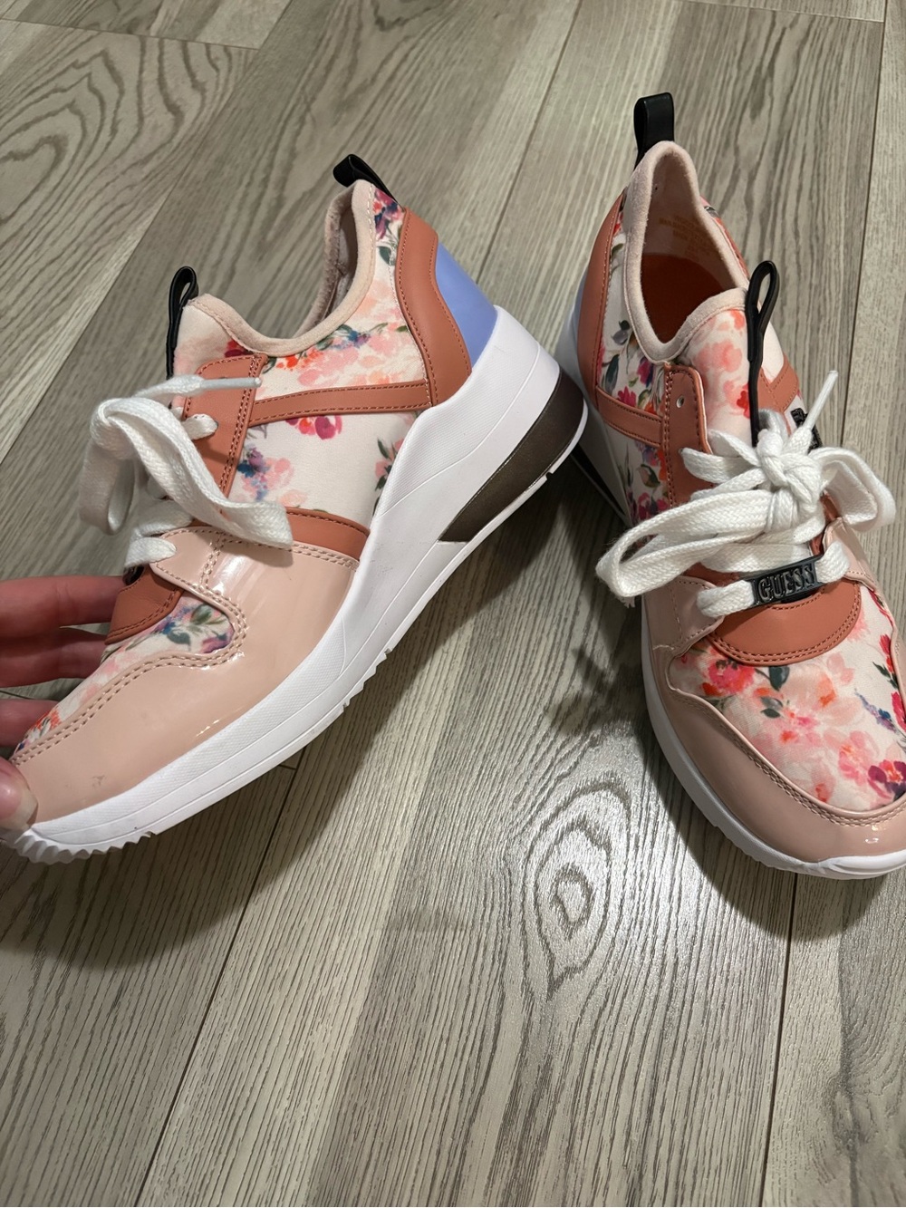 Guess Floral Sneakers Size 9 - Picture 2 of 7
